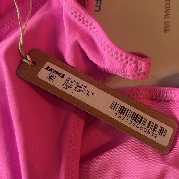 SKIMS SIGNATURE SWIM MICRO-SCOOP BIKINI TOP | SIZE L. COLOR: Taffy| NWT! - Picture 6 of 6